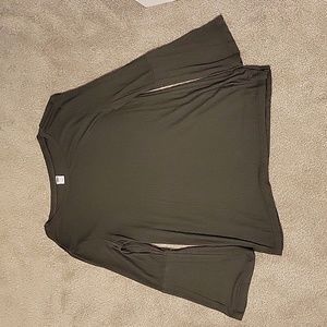Old Navy / Perfect condition / Stretchy bell sleeve shirt / Medium / Green /